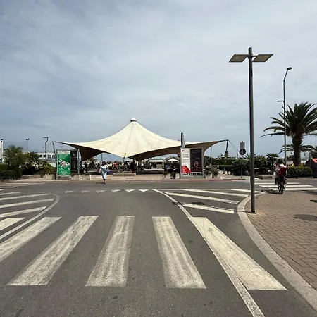 Semesterbostad Casa Al Mare Di Nonno Robi