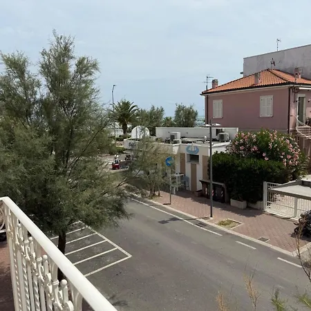 Casa Al Mare Di Nonno Robi *