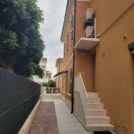 Casa Al Mare Di Nonno Robi Фано