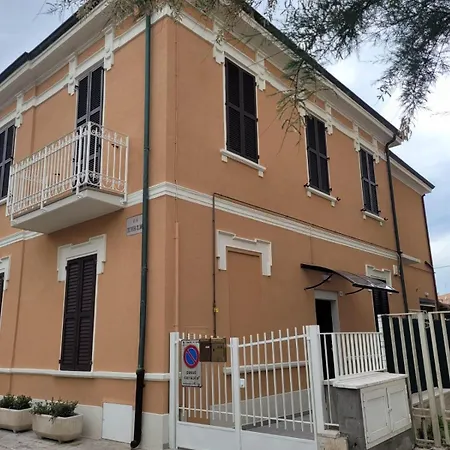 Casa Al Mare Di Nonno Robi *