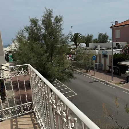 Дом отдыха Casa Al Mare Di Nonno Robi *